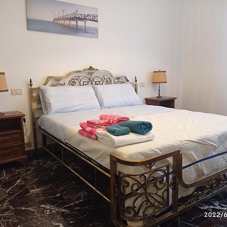 Down Town Emily Apartment Специя Екстериор снимка