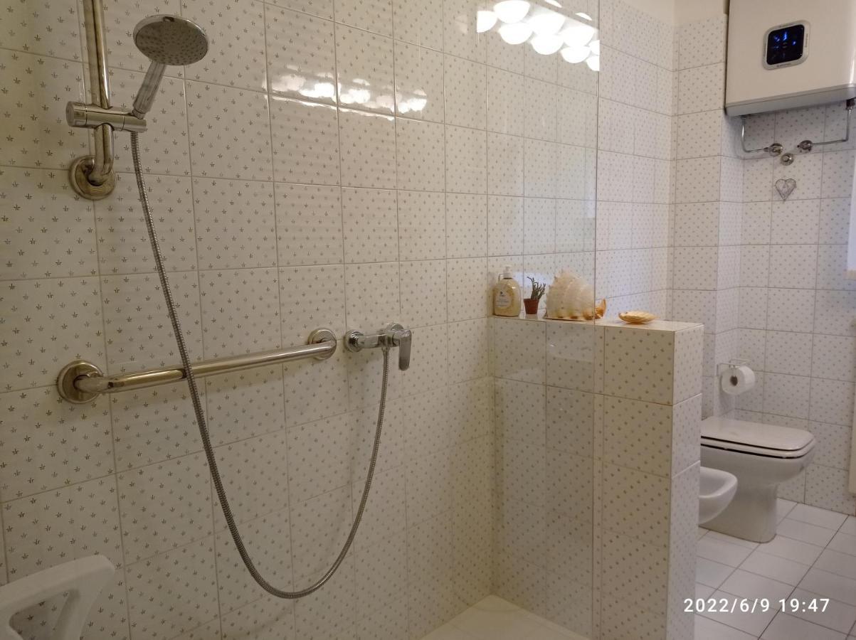 Down Town Emily Apartment Специя Екстериор снимка