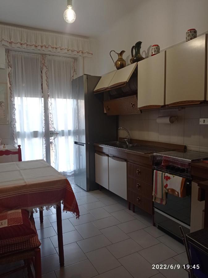 Down Town Emily Apartment Специя Екстериор снимка