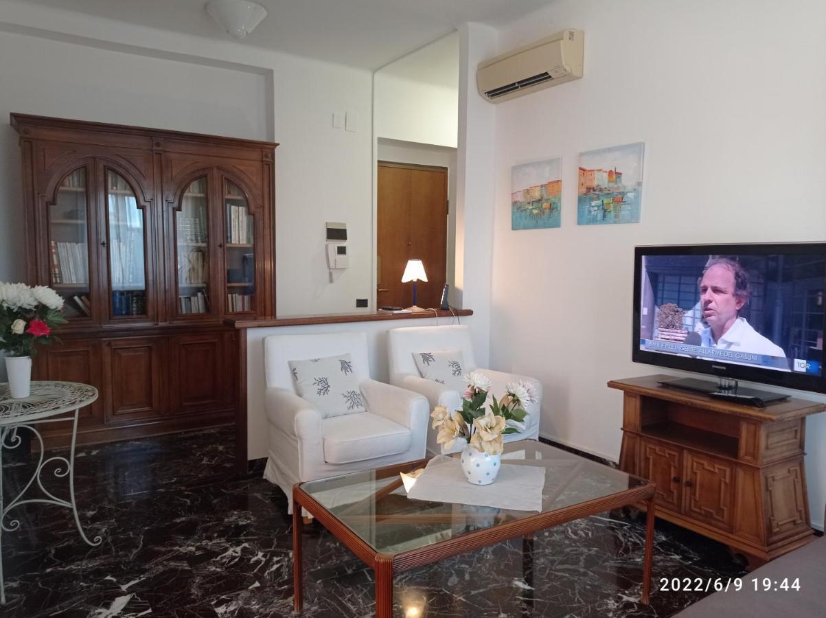 Down Town Emily Apartment Специя Екстериор снимка