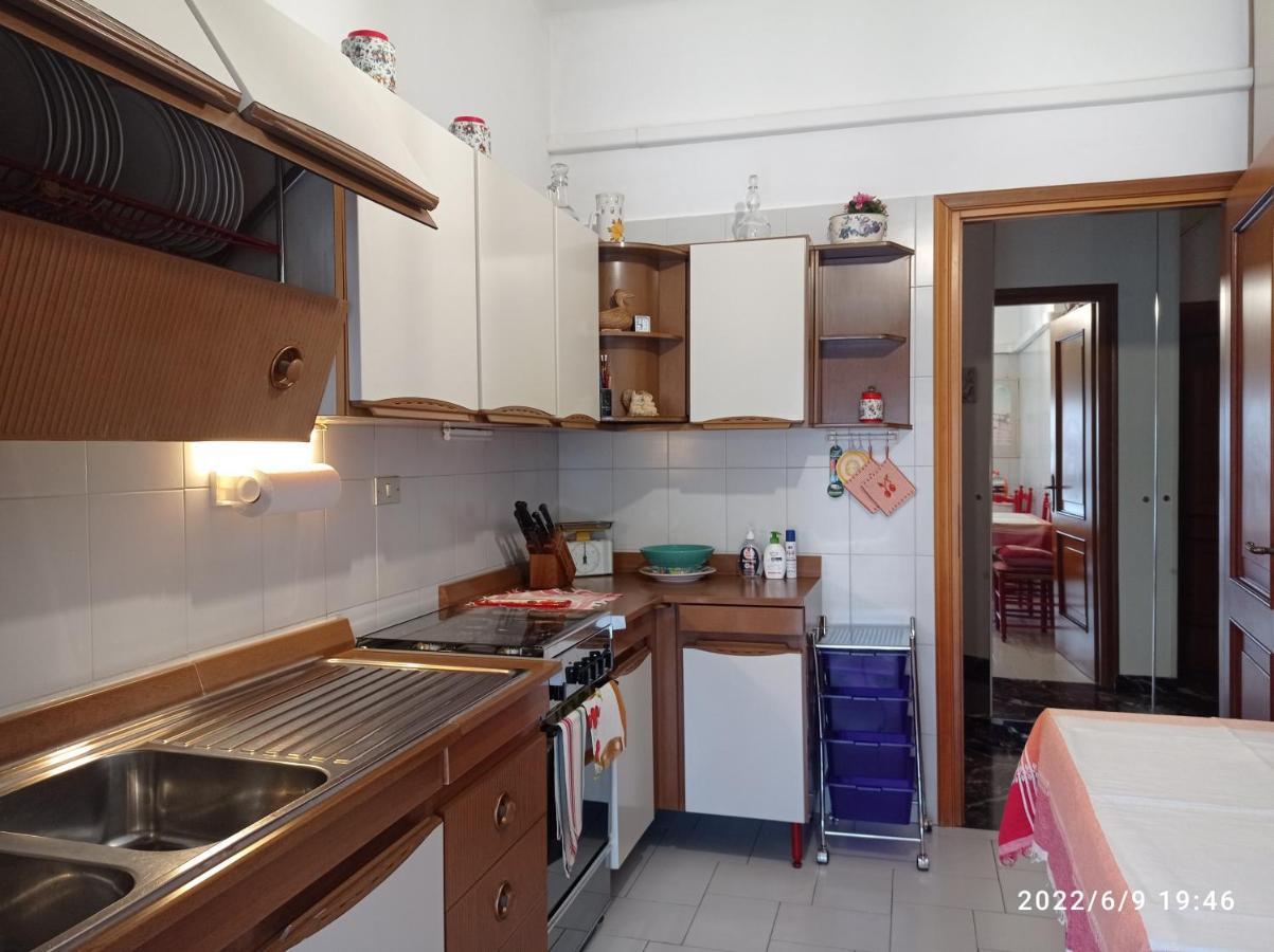 Down Town Emily Apartment Специя Екстериор снимка