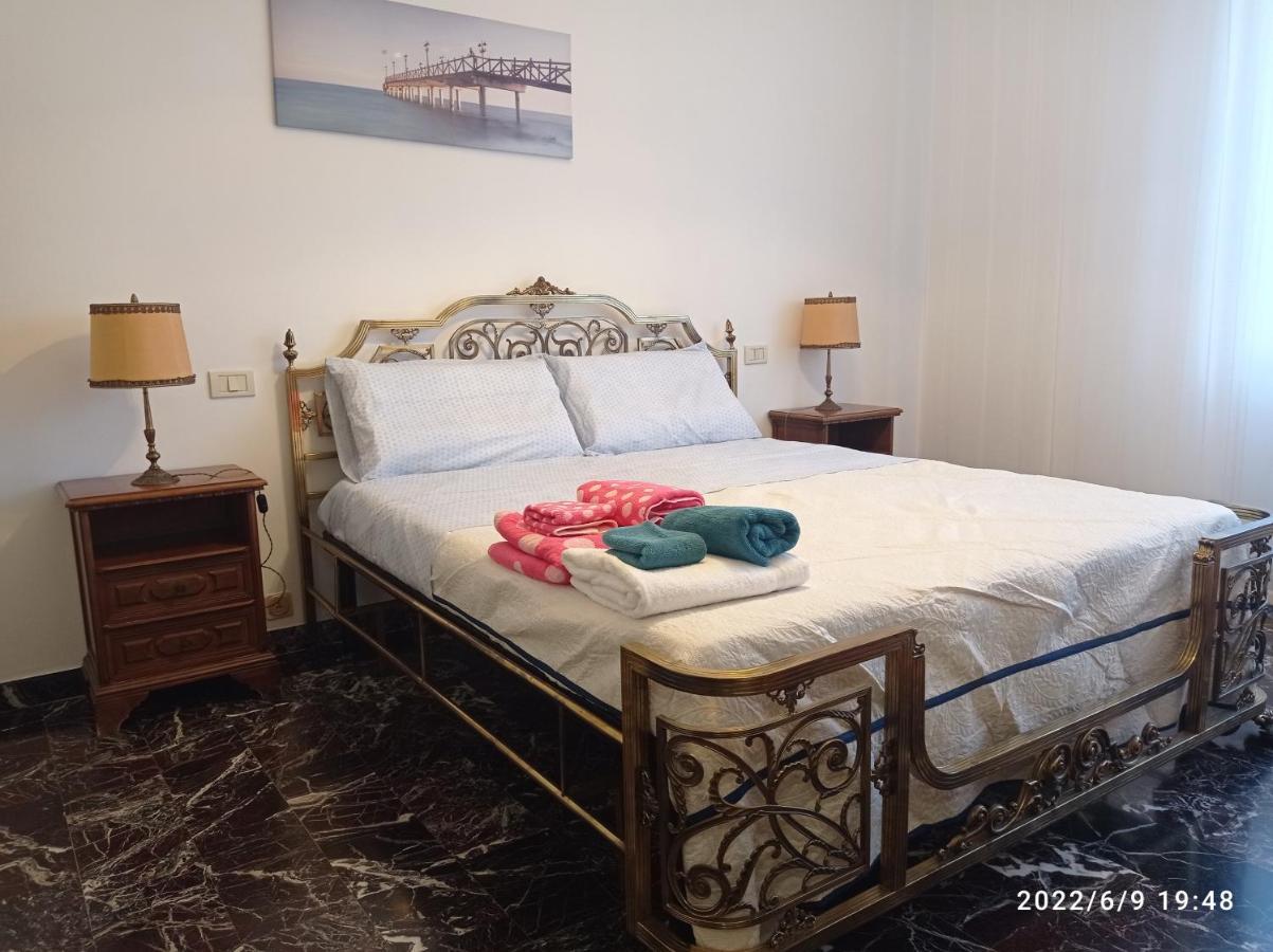 Down Town Emily Apartment Специя Екстериор снимка