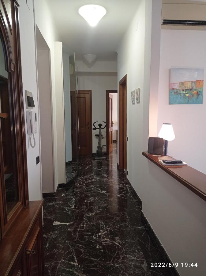 Down Town Emily Apartment Специя Екстериор снимка