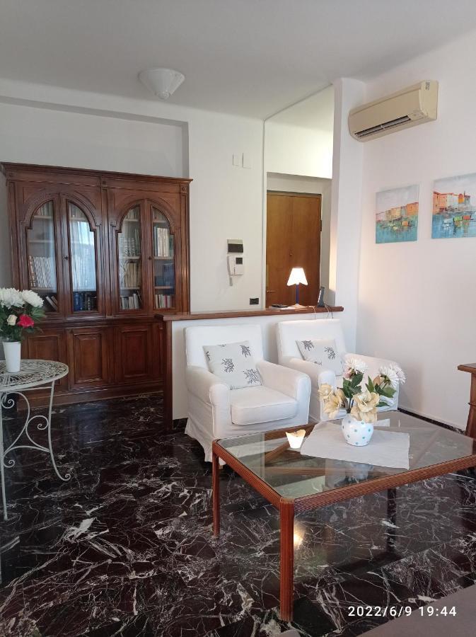 Down Town Emily Apartment Специя Екстериор снимка