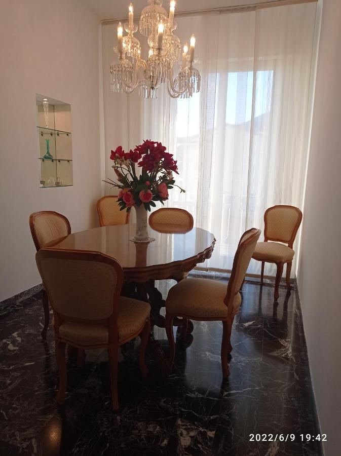 Down Town Emily Apartment Специя Екстериор снимка